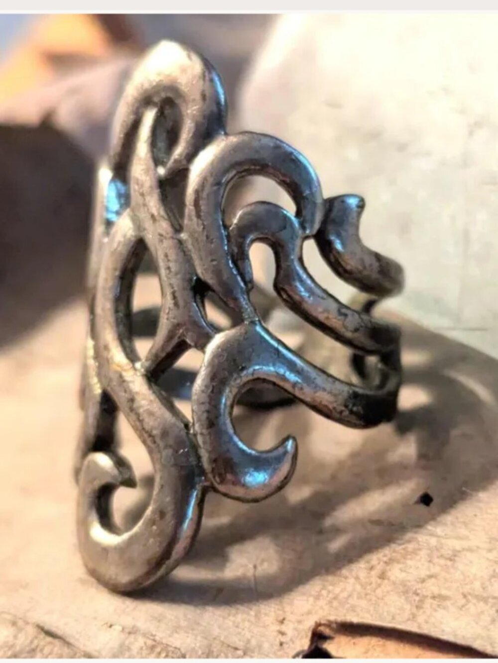 Unique Silver tone Vintage Ring - Size 7.5